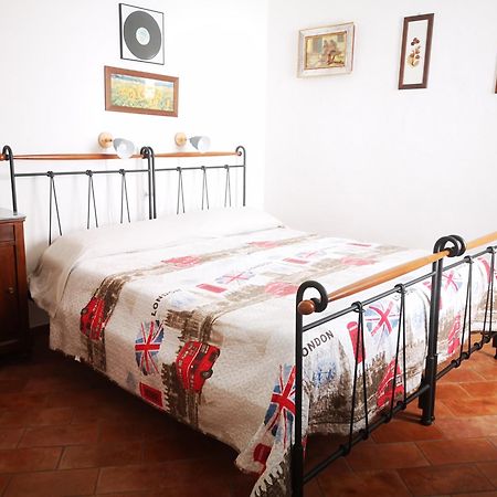 Appartamento Tipico In Centro Storico Urbino Eksteriør bilde