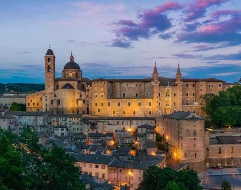 Appartamento Tipico In Centro Storico Urbino Eksteriør bilde