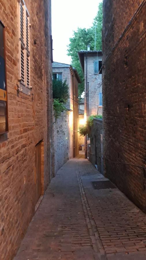 Appartamento Tipico In Centro Storico Urbino Eksteriør bilde